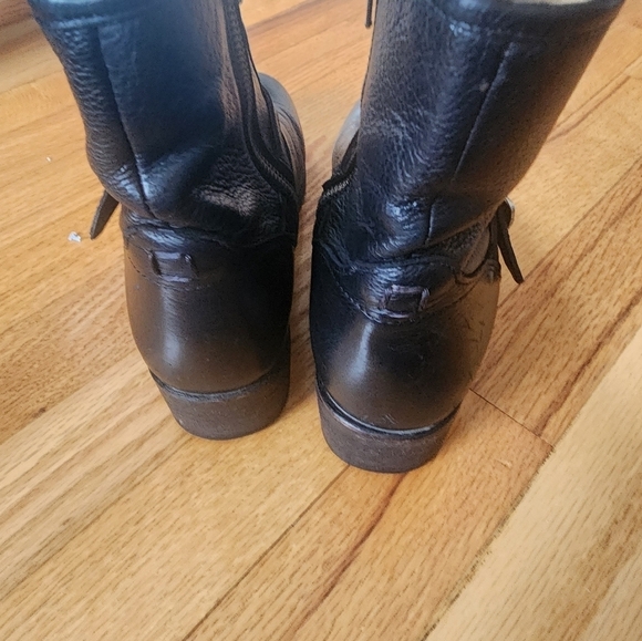 FRYE LYNN STRAP SHORT Women's Black Leather Ankle Boots SIZE 7.5 western biker - Picture 6 of 8